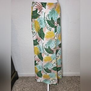 NWT Lulu's White and Green Leaf Print Fabric